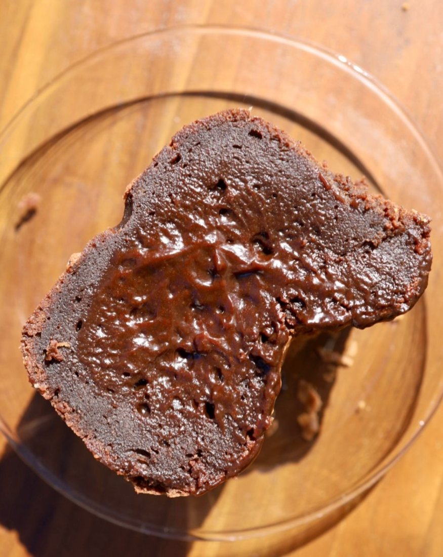 Part de fondant au chocolat au cœur coulant